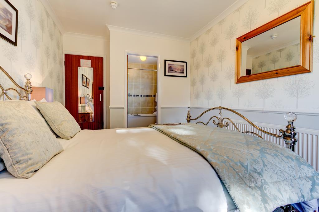 Meadfoot Guesthouse Room Only Accommodation For Adults Windermere Eksteriør bilde